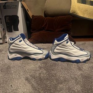 Jordan Pro Strong “white hyper royal”